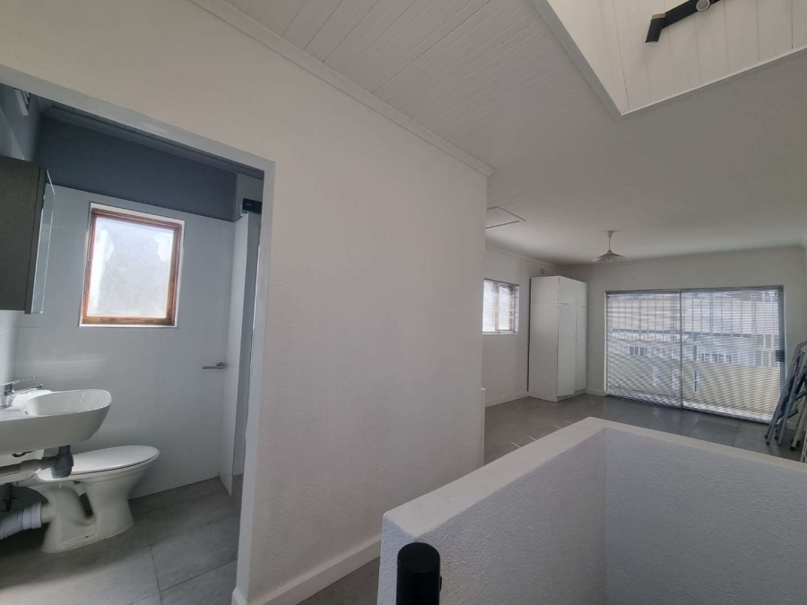 To Let 3 Bedroom Property for Rent in Wynberg Western Cape